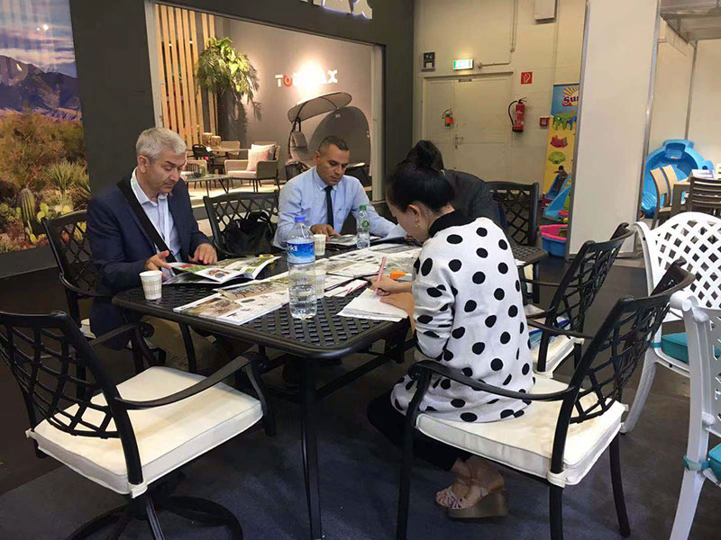 Answer customer questions Answer customer questions