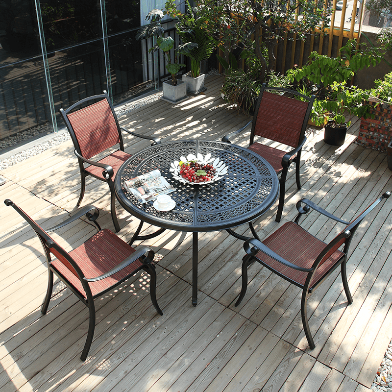 033 Cast Aluminum Round Dining Table With Dining Chairs